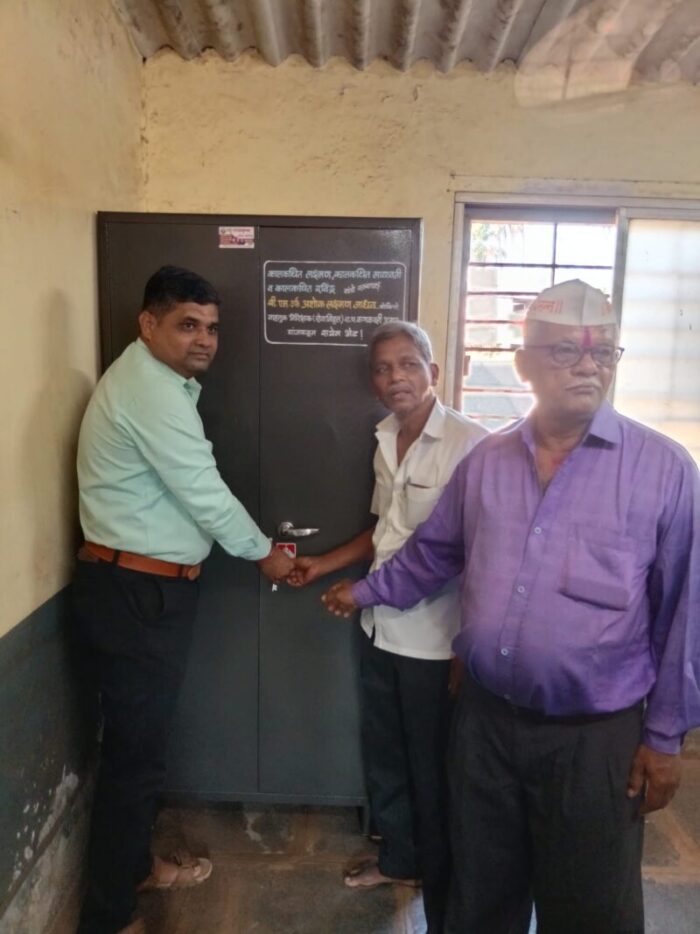 माजी वाहतूक निरीक्षक बी. एल. जाधव यांचेकडून