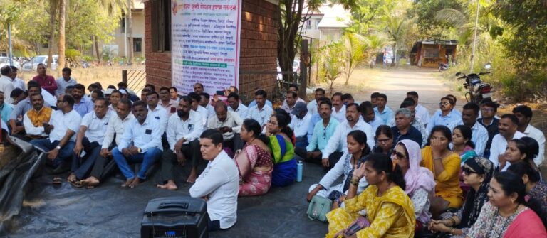 जुनी पेन्शनसाठी सिंधुदुर्गात साखळी धरणे; शिक्षण विभागाच्या विलंबावर संताप