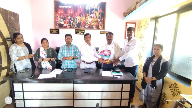 साळीस्ते ग्रामपंचायतीच्या वतीने ग्राम विकास अधिकारी विशाल वरवडेकर यांचा सत्कार