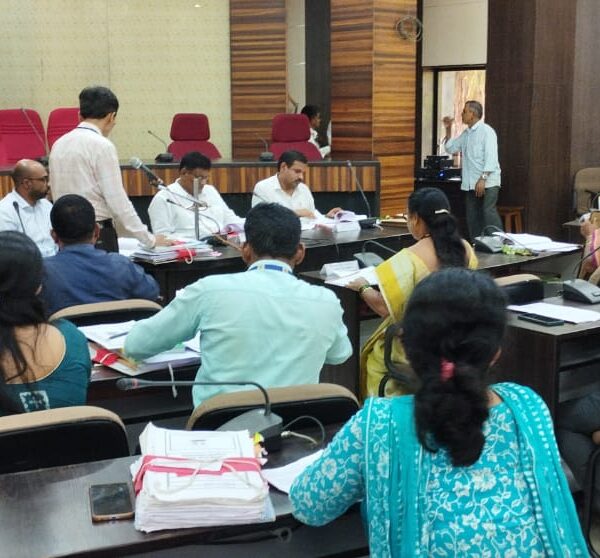 विकास कामांना चालना; सुधारित अंदाजपत्रक सर्वसाधारण सभेकडे पाठविण्याची शिफारस