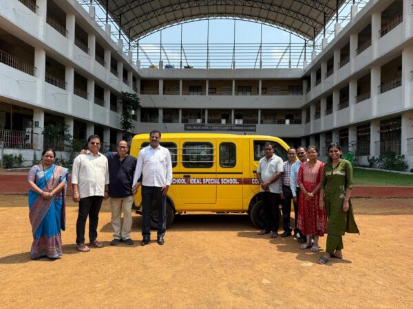 सर्जन डॉ. अनिल नेरुरकर यांच्याकडून आयडियल स्पेशल स्कूलला स्कूल बस&hellip;