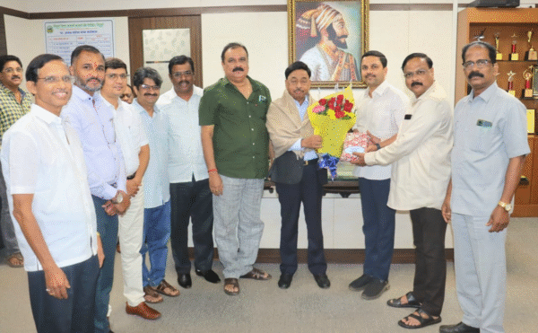 खा.नारायण राणे यांची सिंधुदुर्ग जिल्हा बँक प्रधान कार्यालयास सदिच्छा भेट