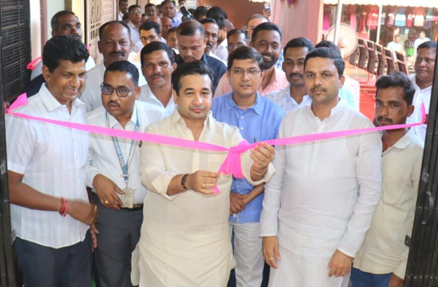 राणे साहेबांच्या स्वप्नातील बँकेच्या पारदर्शक कारभाराला चालना देण्याचे काम मनीष दळवी करत आहेत: नितेश राणे