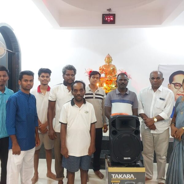 यशवंत कांबळे गुरुजी यांचेकडून खारेपाटण बुद्धविहारास साउंड स्पीकर भेट