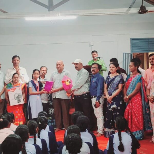 विद्यार्थ्यांनी सरस्वतीचे उपासक बना लक्ष्मी आपसूक तुमच्याजवळ येईल!! डॉक्टर प्रसाद देवधर यांचे विद्यार्थ्यांना आवाहन