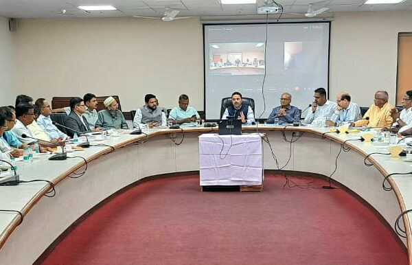 काजू उद्योगाच्या समस्यांवर उपाययोजनांसाठी स्वतंत्र समिती गठित