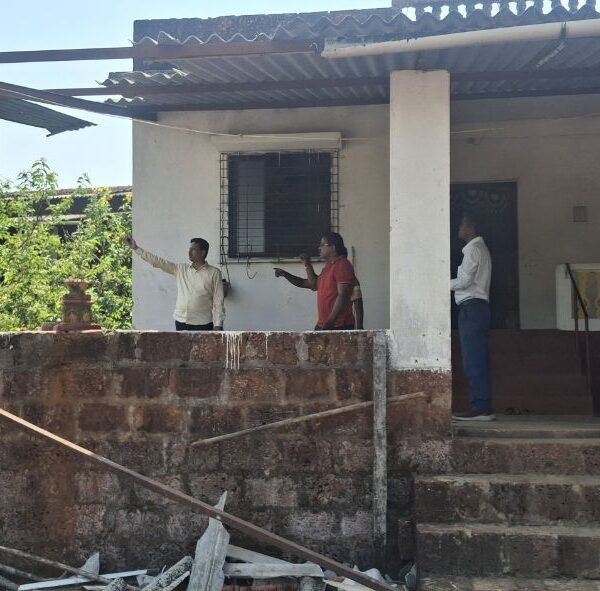 चक्रीवादळग्रस्त भागांची प्रमोद रावराणे यांच्याकडून पाहणी