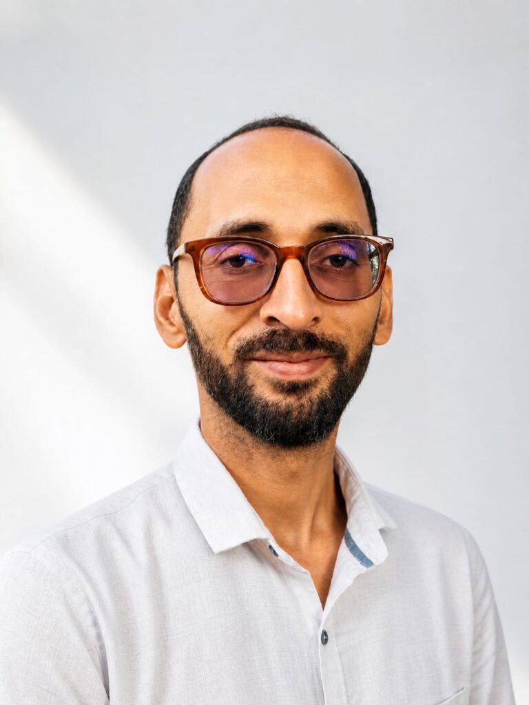 वैभववाडीतील दहावी परीक्षेतील कॉपीप्रकरणी शिवसेना उद्धव बाळासाहेब ठाकरे पक्ष आक्रमक