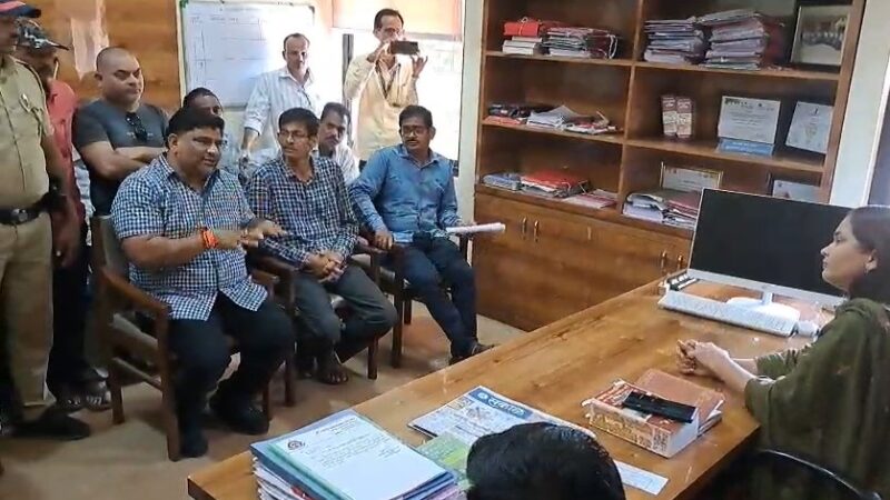 अतिक्रमणे हटवायची असतील तर सर्वांची हटवा केवळ नरडवे रोडवरील स्टॉल&hellip;