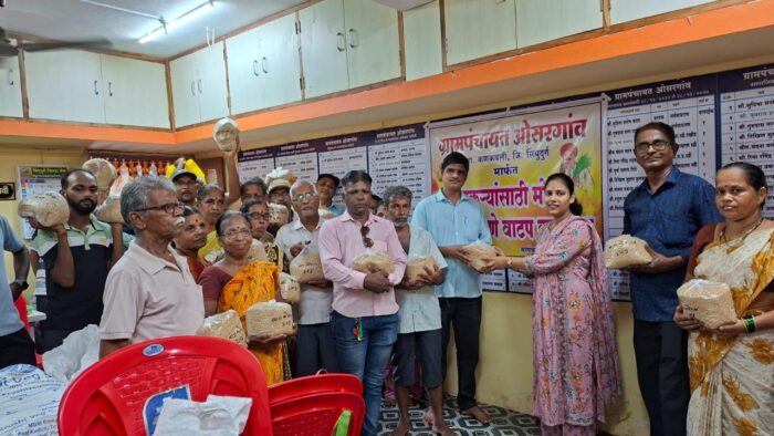 ओसरगाव ग्रा. पं च्या वतीने शेतकऱ्यांना भात बियाणे वाटप