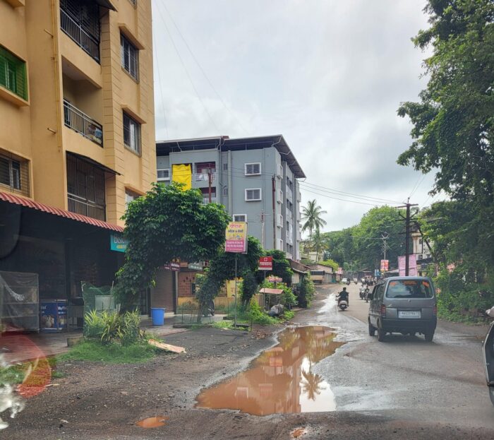 कणकवली-आचरा मार्गावरील पाण्याचा निचऱ्याची उपाययोजना करा