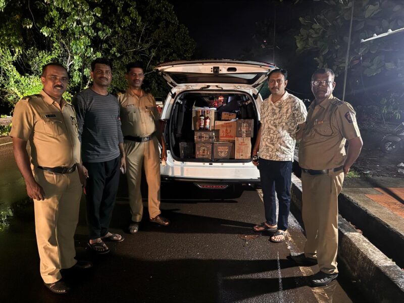 बांदा चेकपोस्टवर 12 लाखांचा गोवा बनावटीचा दारूसाठा जप्त; दोघांवर गुन्हा