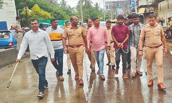 खंडणी प्रकरणी अजित तिवडेसह साथीदारांना रुईकर कॉलनी, कळंबा तर साईभाई’ टोळीचा म्होरक्या गेंड्या चौगलेची राजारामपुरी परिसरातून काढली धिंड