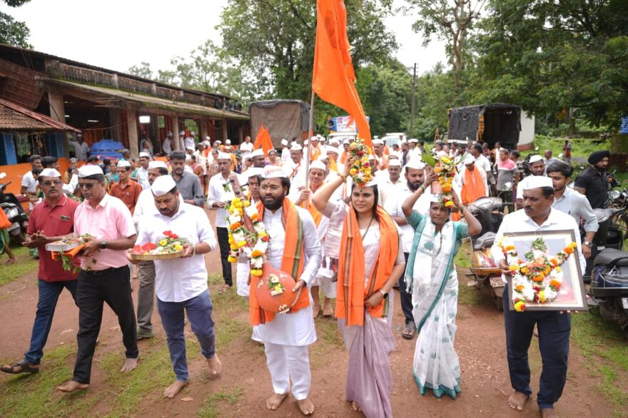 रामकृष्ण हरीच्या जयघोषात वझरेहून वारकऱ्यांचे पंढरपूरकडे प्रस्थान