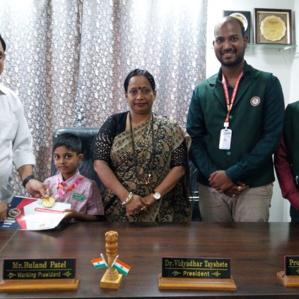 इंग्लिश इंटरनॅशनल ऑलिंपियाड परीक्षेत आयडियल इंग्लिश स्कूलच्या कु.गंधार हेमंत पाटकर चे राज्यस्तरावर यश