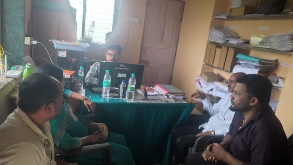 खारेपाटण येथे अपुरा वीज कर्मचारी वर्ग विविध समस्यांबाबत