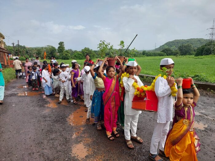 खारेपाटण येथे चिमुकल्यांच्या वतीने काढण्यात आली आषाढी एकादशी निमित्त दिंडी