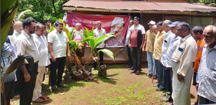 स्व. अजितदादा पवार यांच्या जयंतीनिमित्त दोडामार्ग येथे २०० नारळ रोपांचे&hellip;