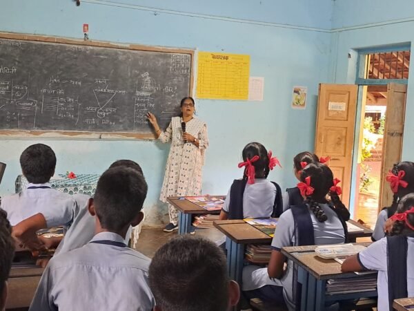 विद्यार्थ्यांनी चिकित्सक, संयमी व बुध्दीमान होण्यासाठी प्रयत्न करावेत – लेखिका&hellip;