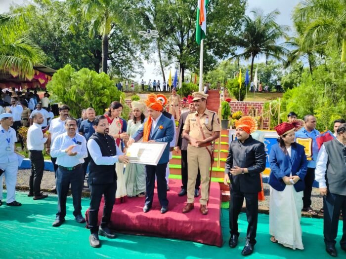 स्वातंत्र्यदिनी डॉ. राजेंद्र पाताडे यांचा विशेष सत्कार