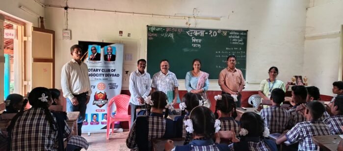 रोटरी क्लबतर्फे विद्यार्थ्यांना एज्युकेशन ॲपचे वितरण