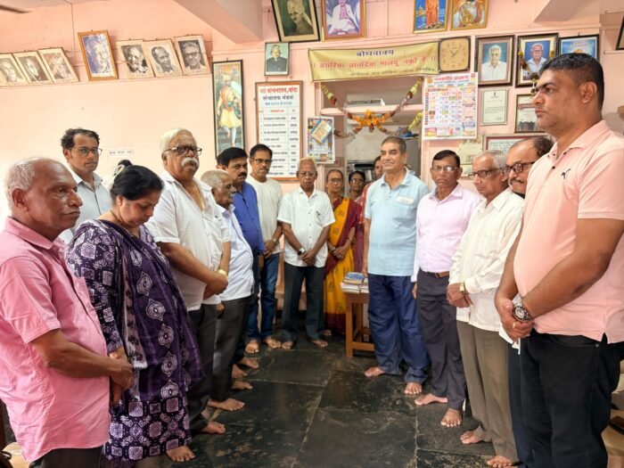 प्रसिद्ध बालरोगतज्ञ डॉ.अरविंद खानोलकर यांना बांदा नट वाचनालयात श्रद्धांजली