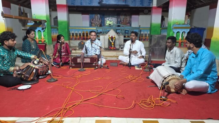 श्रावण मेळ्यात भक्तिगीतांची सुरेल मैफिल; भजनी व दशावतारी कलावंतांचा सन्मान