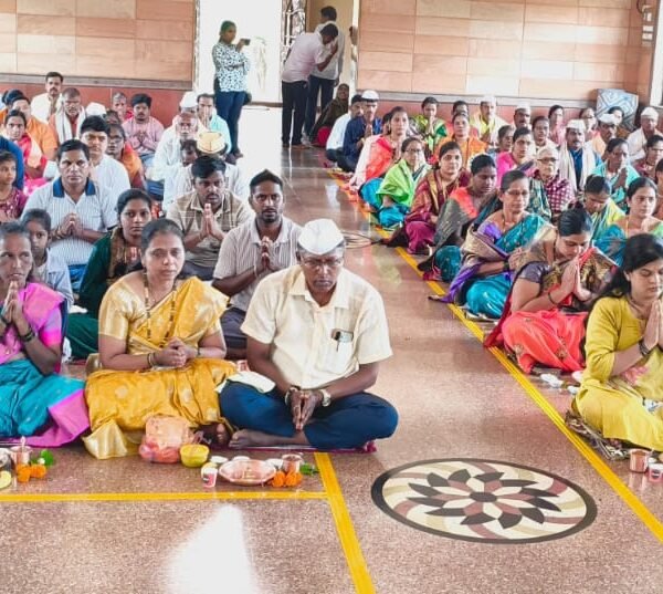 हडपिड येथे १०१ स्वामी भक्तांचा सामूहिक महाअभिषेक सोहळा
