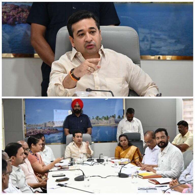 पालकमंत्री नितेश राणे यांनी अधिकाऱ्यांची घेतली शाळा ; प्रलंबित कामे तातडीने पूर्ण करण्याचे निर्देश