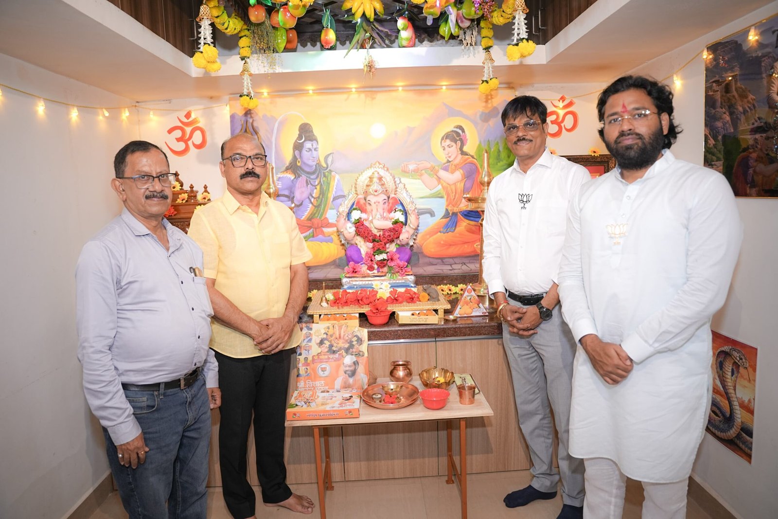 गणरायाच्या चरणी भक्तिभावाची भेट!