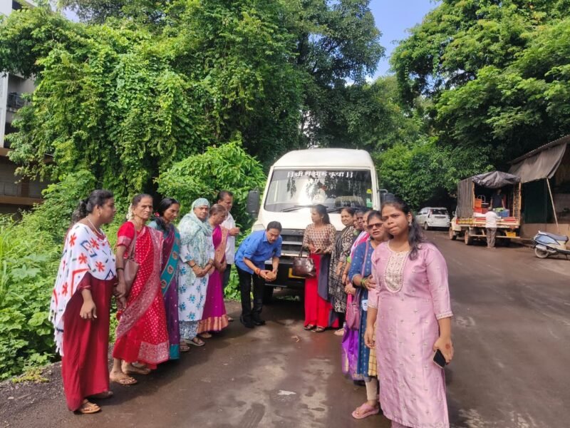 प्रभाग क्रमांक १० मधील महिलांची श्रावण मासानिमित्त देवदर्शन सहल उत्साहात