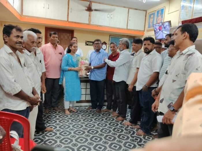 ओसरगाव तंटामुक्ती अध्यक्षपदी रवींद्र पुंडलिक देसाई यांची निवड
