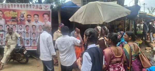आठवडा बाजाराच्या गर्दीत वृद्ध महिलेच्या गळ्यातील सोन्याची माळ लंपास