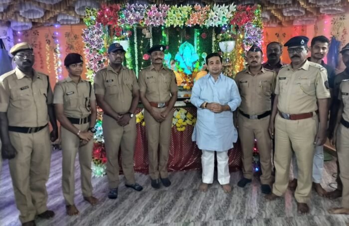 पालकमंत्री नितेश राणेंकडून वैभववाडीतील विविध गणेशोत्सव मंडळांना भेटी