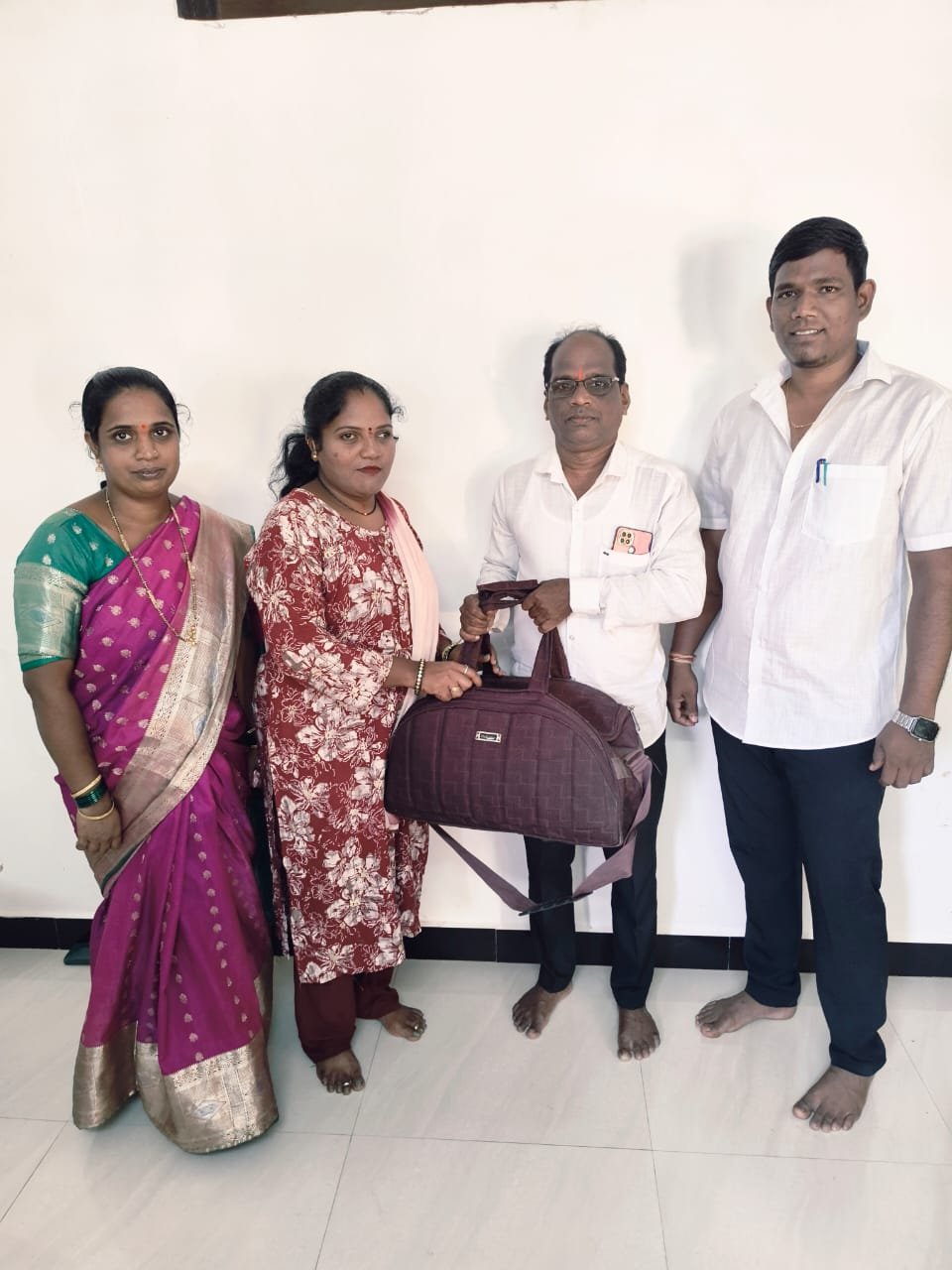 नांदगाव स्थानकावर रोख रक्कमेसह विसरलेली बॅग काही तासांत मालकिणीच्या स्वाधीन