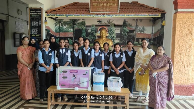 MNGLच्या CSR निधीतून खारेपाटण हायस्कूलला सॅनिटरी पॅड, व्हेंडिंग मशीन व इन्सिनरेटरचे वाटप
