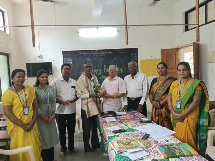 प्रकाश वालावलकर यांना राष्ट्रीय आदर्श कृषीभूषण पुरस्कार प्राप्त झाल्याबद्दल सत्कार