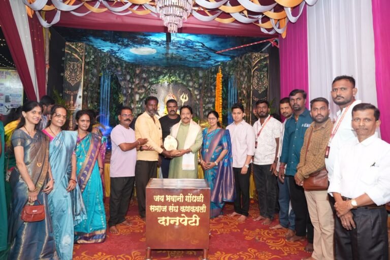 नगराध्यक्ष संदेश पारकर यांची जयभवानी गोंधळी समाज नवरात्रोत्सवाला सहपरिवार दिली सदिच्छा भेट