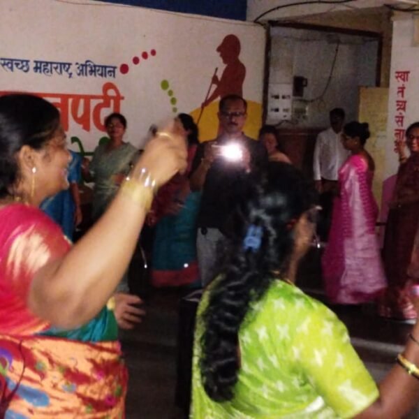 जिल्हा परिषदेत महिला सदस्यांचा गरबा फेर; फुगड्यांतून रंगला नवरात्रोत्सव!