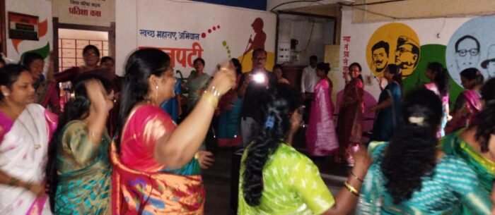 जिल्हा परिषदेत महिला सदस्यांचा गरबा फेर; फुगड्यांतून रंगला नवरात्रोत्सव!