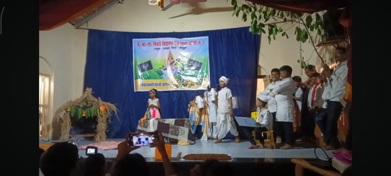 शारदोत्सवात ‘दुष्काळ’ नाटिकेतून शेतकऱ्यांच्या व्यथा मांडल्या!