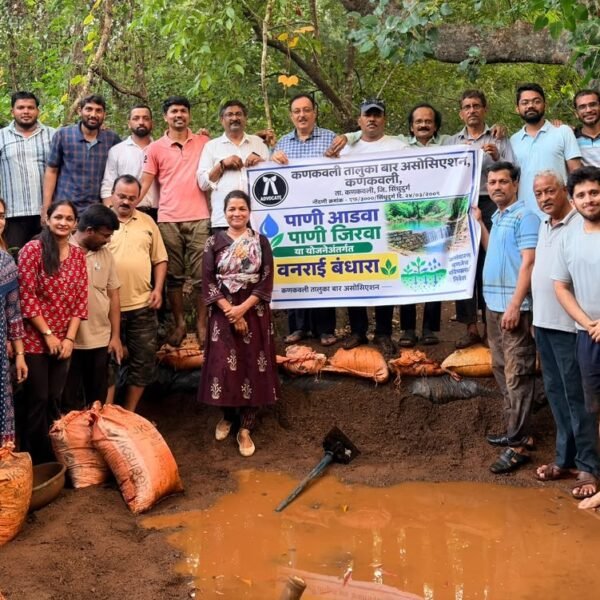 कणकवलीत वकील संघटनेचा श्रमदानातून वनराई बंधारा