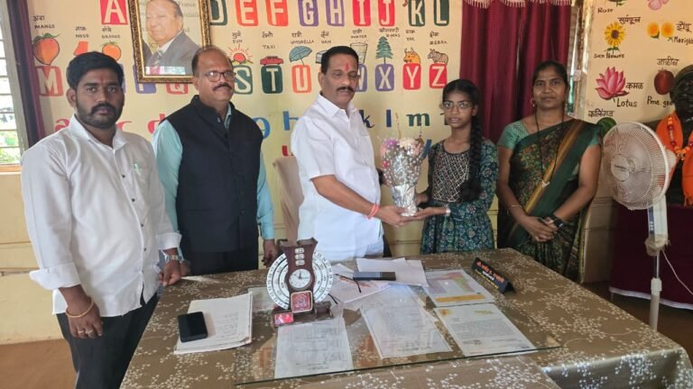 वैभववाडी तालुका शिक्षण संस्थेची विद्यार्थीनी दुर्वाक्षी फाटक जिल्ह्यात प्रथम
