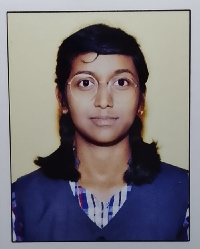 जिल्हास्तरीय भालाफेक स्पर्धेत नाधवडे माध्यमिक विद्यालयाची वेलांकिनी अटकेकर प्रथम