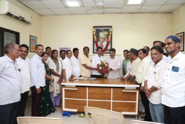 वन मॅन आर्मी सतेज पाटील यांचे सिंधुदुर्ग काँग्रेस पदाधिकाऱ्यांनी केले&hellip;