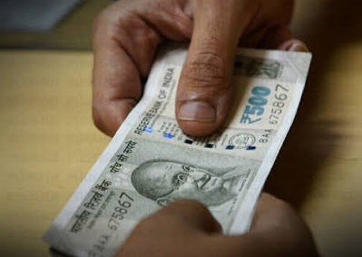 सातबारा नावनोंदी साठी लाच स्वीकारताना तलाठी अडकला एसीबीच्या जाळ्यात